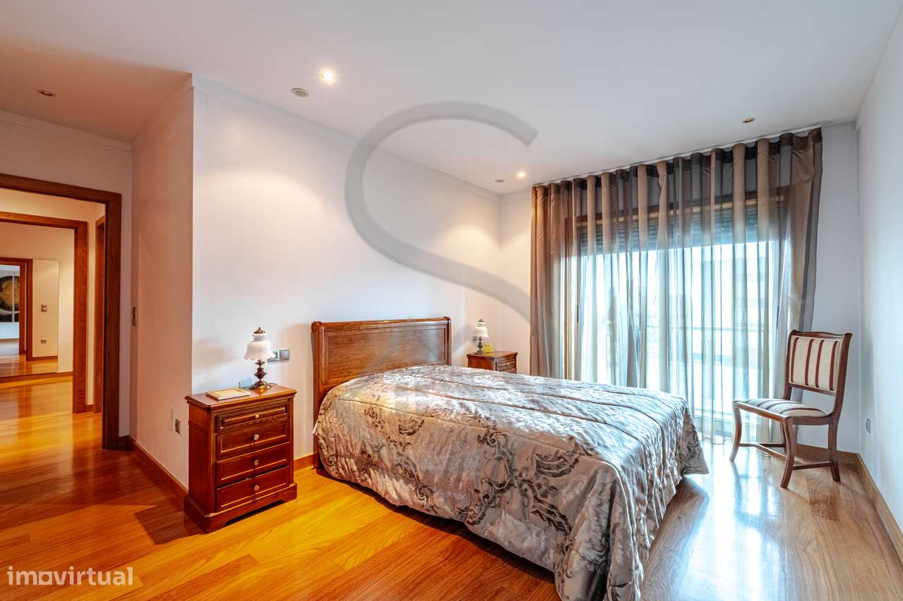 Apartamento T3 de Luxo em Vilar do Paraíso e Mafamude-16