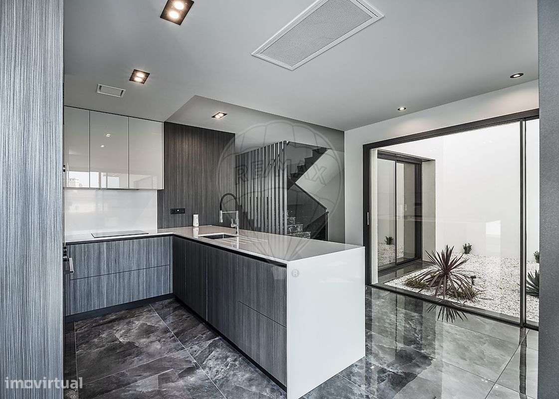 Moradia T4 para venda-8