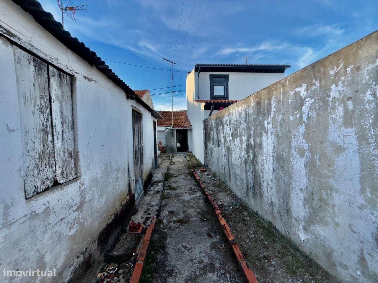 Casa antiga T2 p/ restauro no Centro de Ovar-18