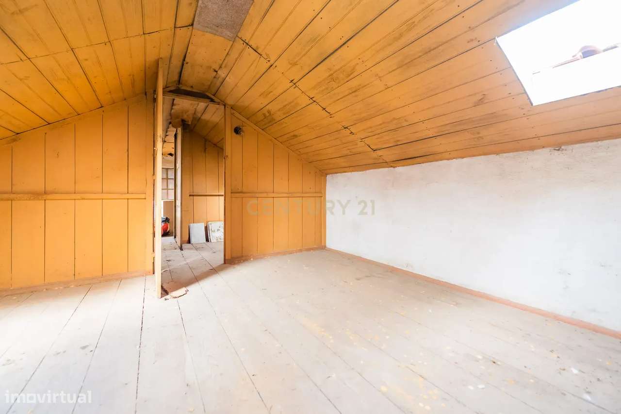 Propriedade com duas moradias geminadas-51