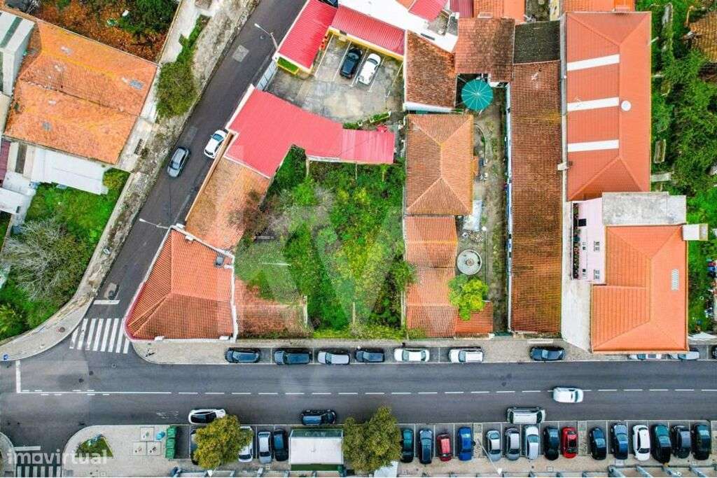 Imóvel, composto de dois artigos , contendo apenas a fachada principal - Grande imagem: 3/25