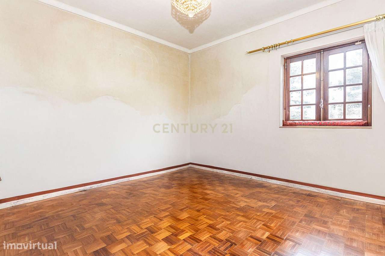 Moradia com características únicas na Aroeira-19