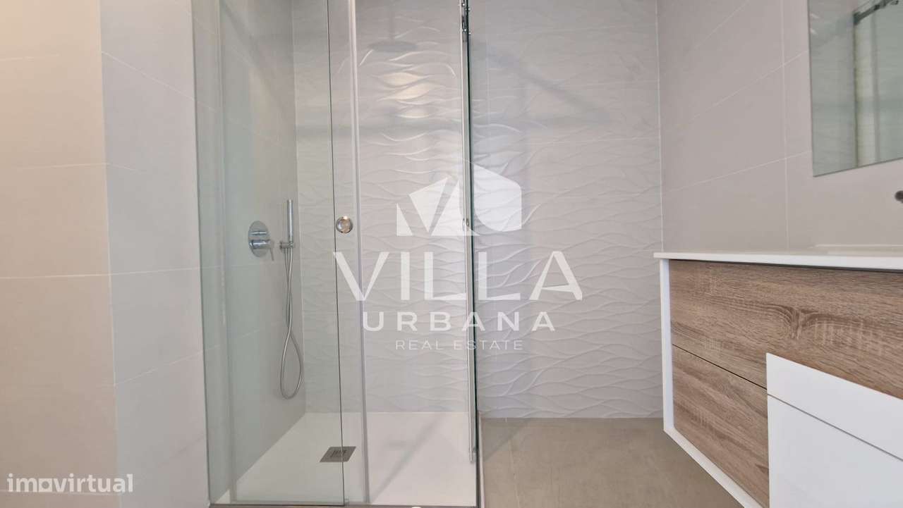 Moradia T3+1 no Centro da Charneca da Caparica-14