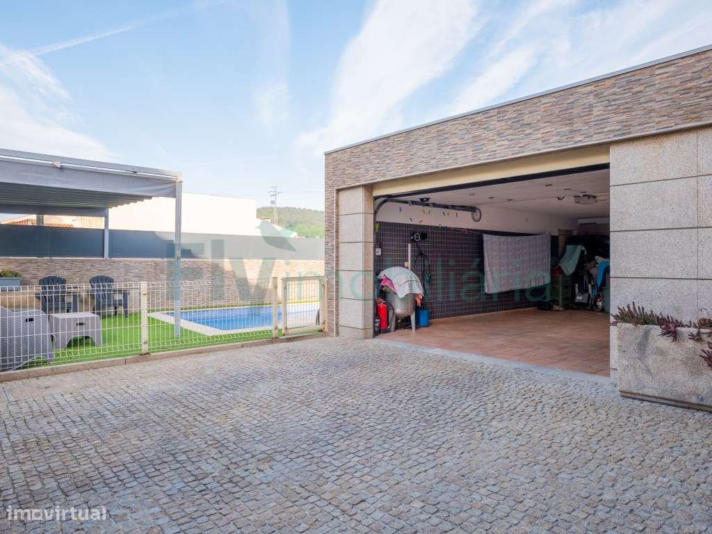 Moradia T3 em Fermentões com Piscina e Zona de Churrasqueira-44