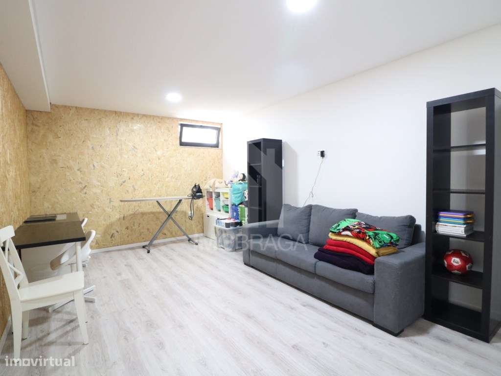 Venda Moradia Banda T3, em Esporões, Braga-43