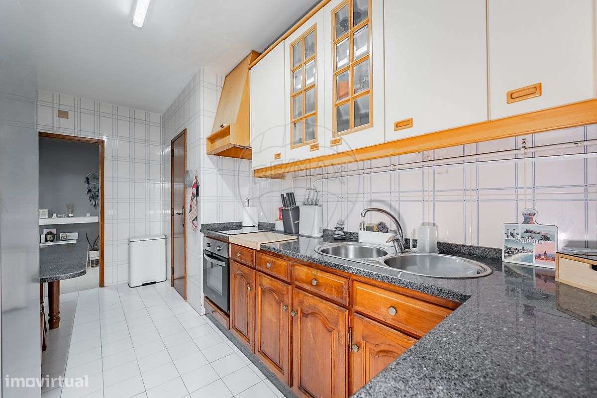 Apartamento T3 Parcialmente Renovado, situado em Ferreiros, Braga-8