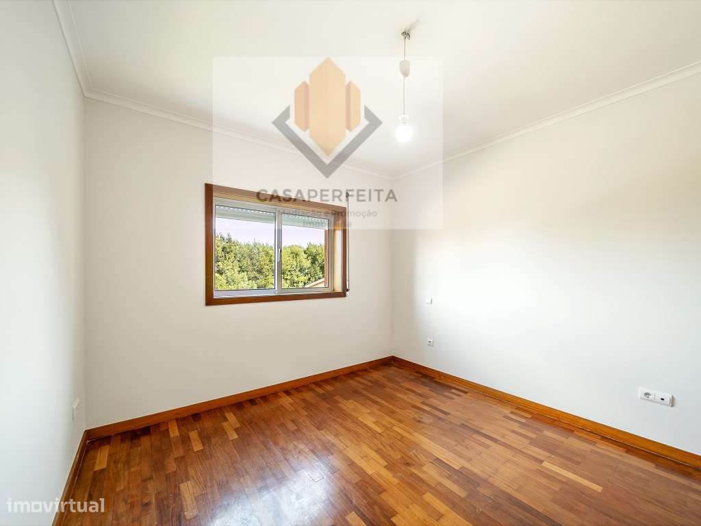 Fabuloso Apartamento T3 de 3 Frentes com Varanda e Box - Avintes-32