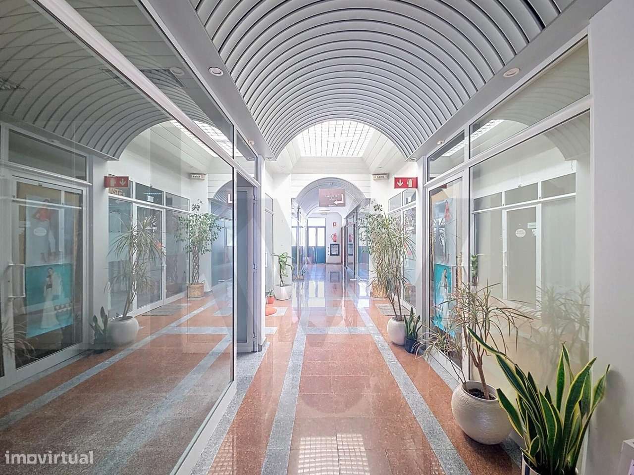 Oportunidade Única: Loja de 10m2 em Galeria Premium - Grande imagem: 5/6