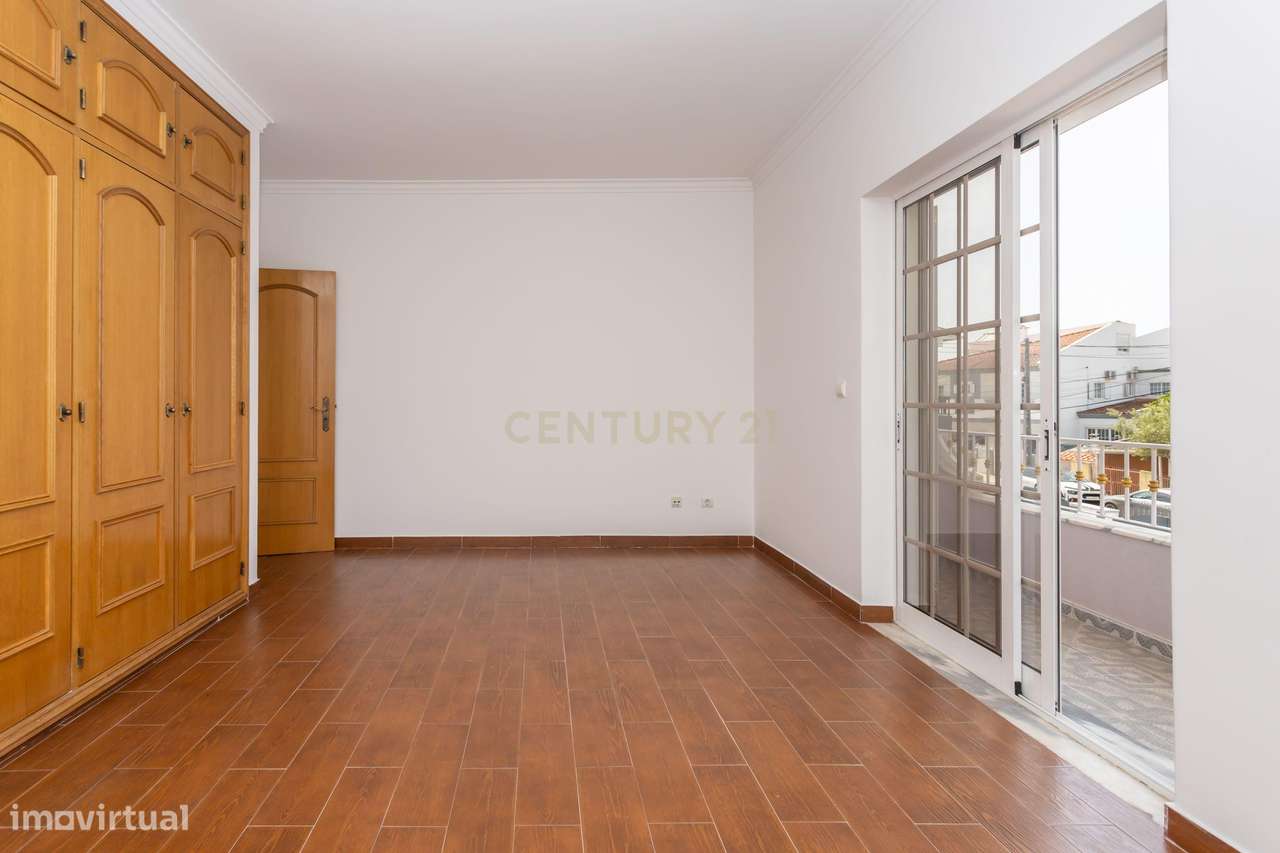 Moradia de 6 assoalhadas em lote de 500 m2-25