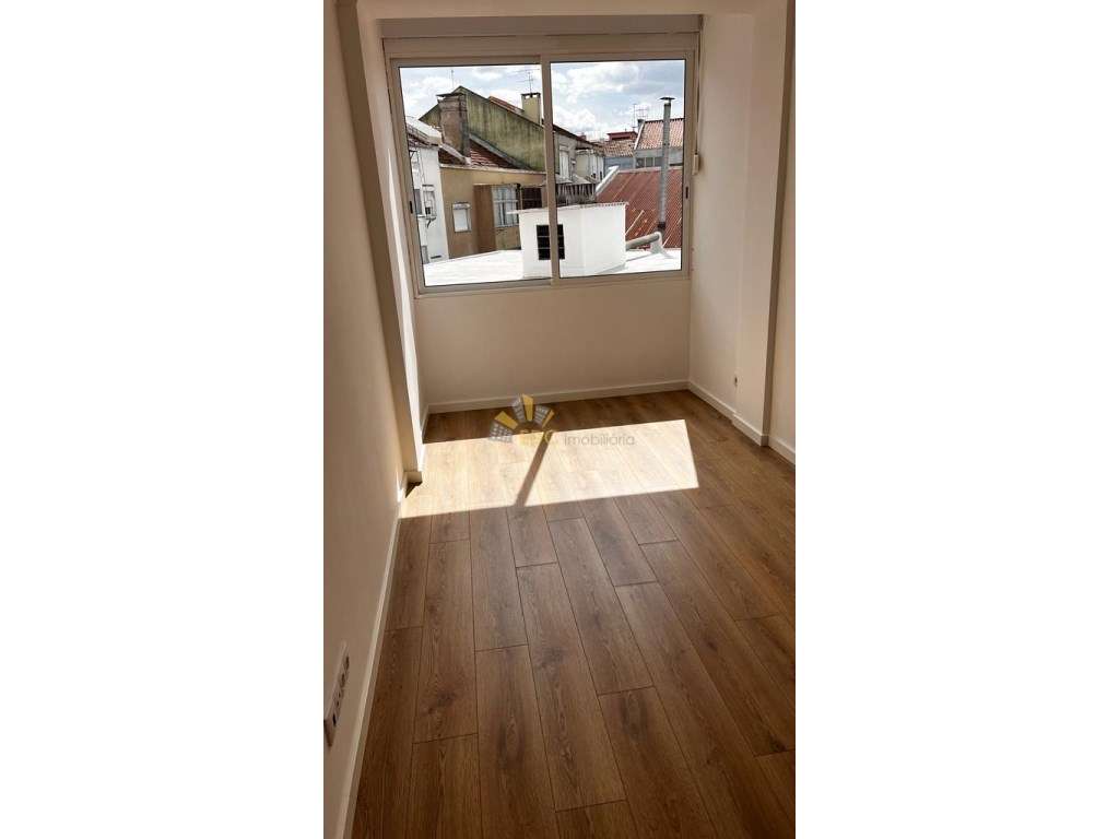 Apartamento T2 com suite e Remodelado | Localizado na Falagueira ( ...-5