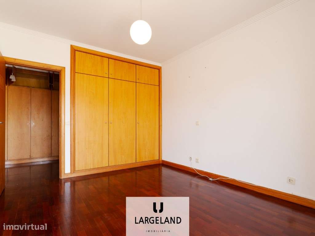 Apartamento T2 com Terraço no Centro de Santa Maria de Lamas-13