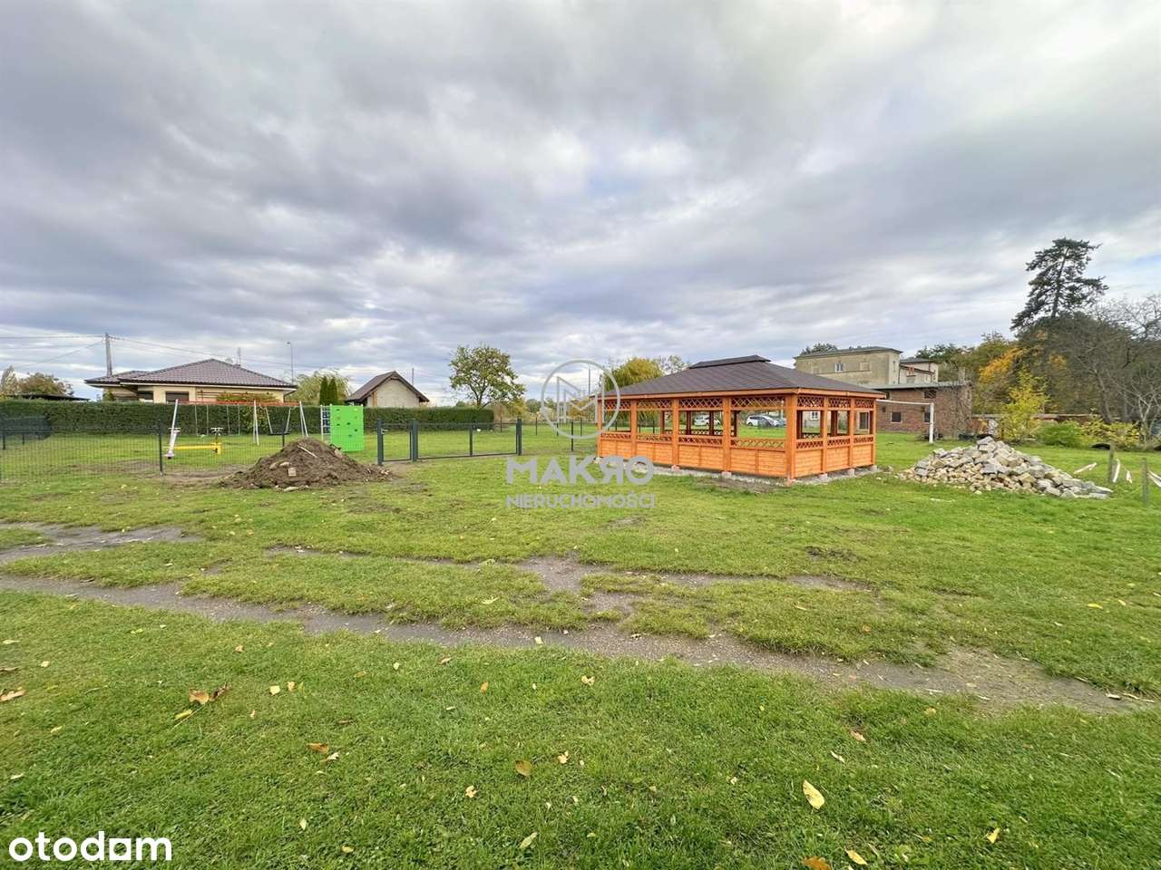 Garaż, Plac Zabaw, Zielona Okolica-14