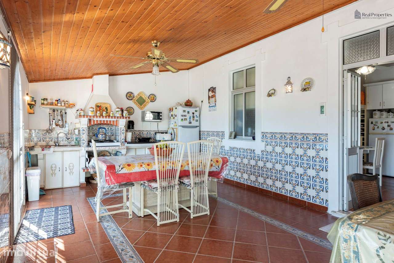 Encanto Algarvio – Moradia Térrea Isolada com Piscina e Jardim-13