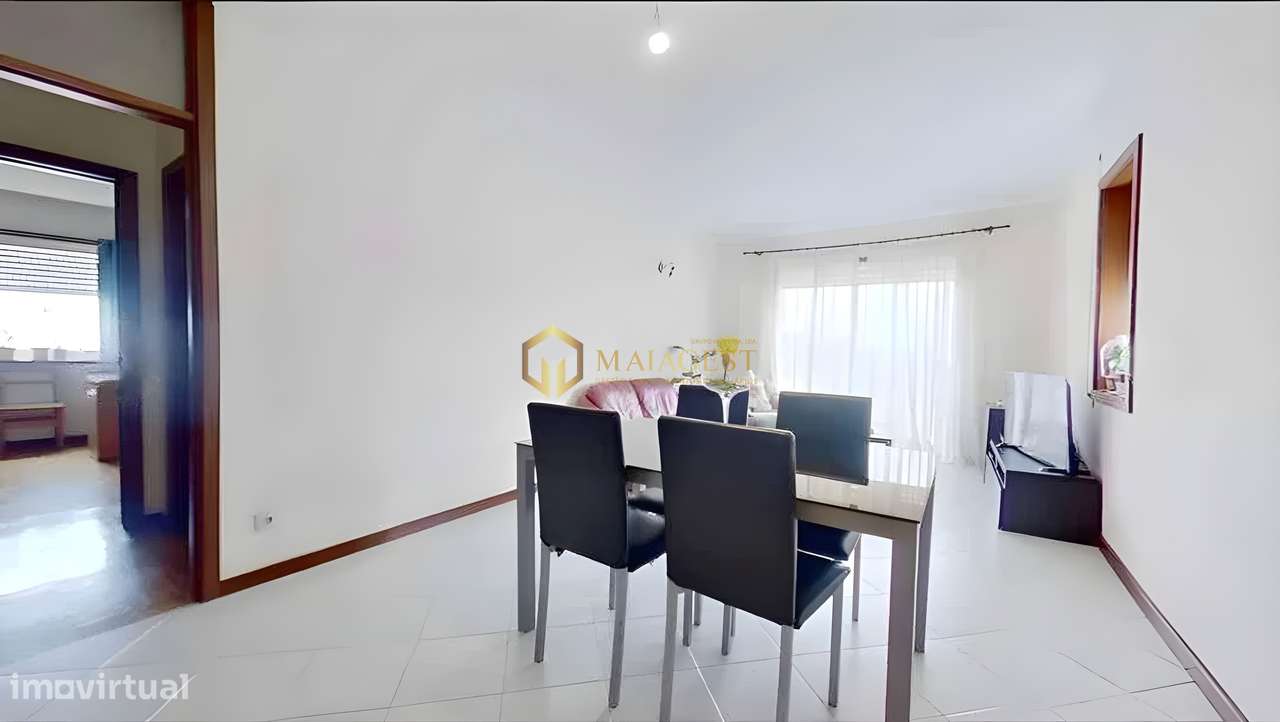 T2 Luminoso com Boas Áreas, Garagem e Ótimos Acessos - Grande imagem: 3/11