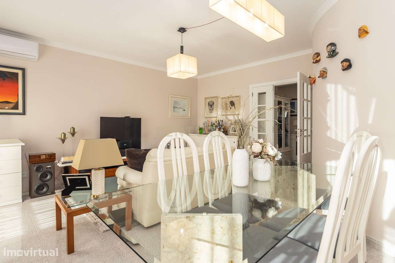 Excelente T3 Remodelado – 3º Andar (sem elevador) | 98 m² de área útil - Grande imagem: 4/43