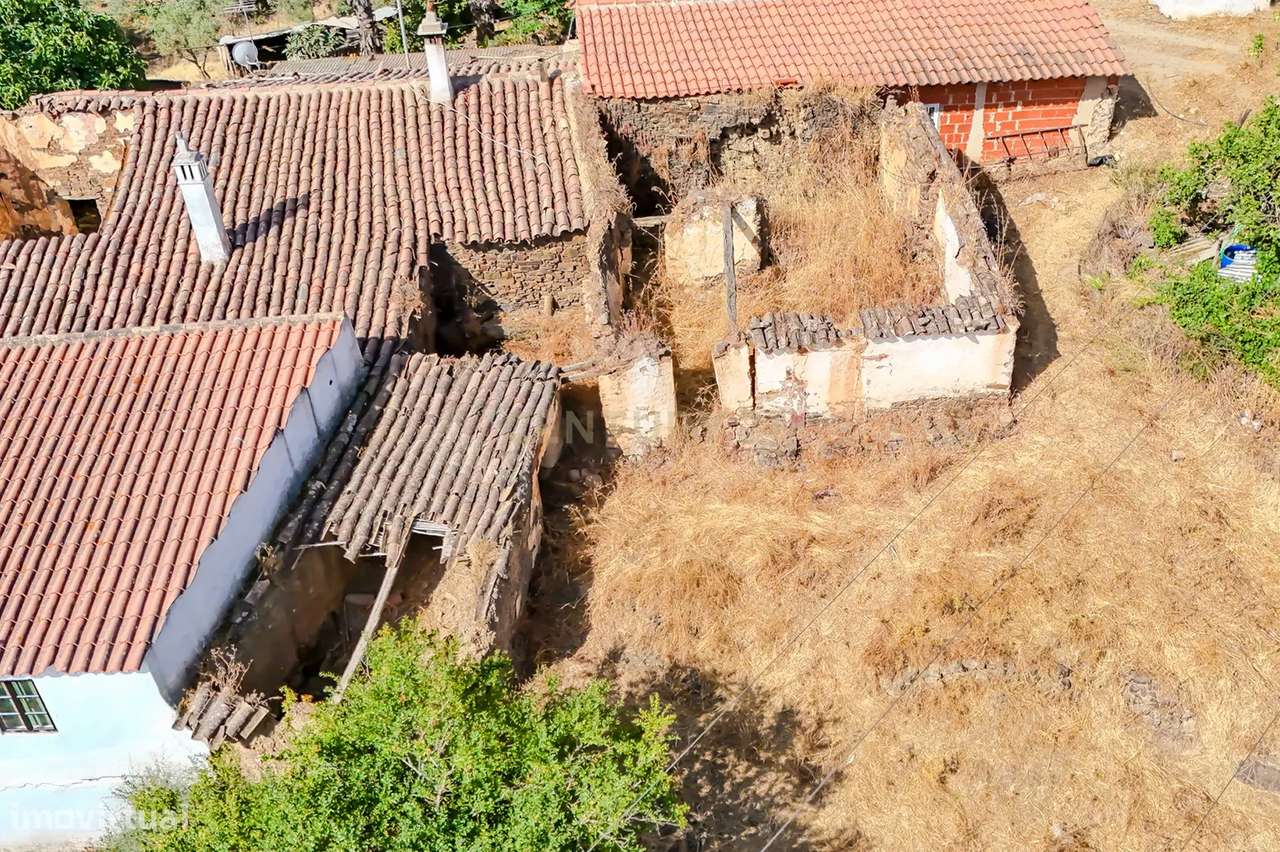 Terreno com RUÍNA 88m2 + 3 terrenos rústicos - Grande imagem: 5/12