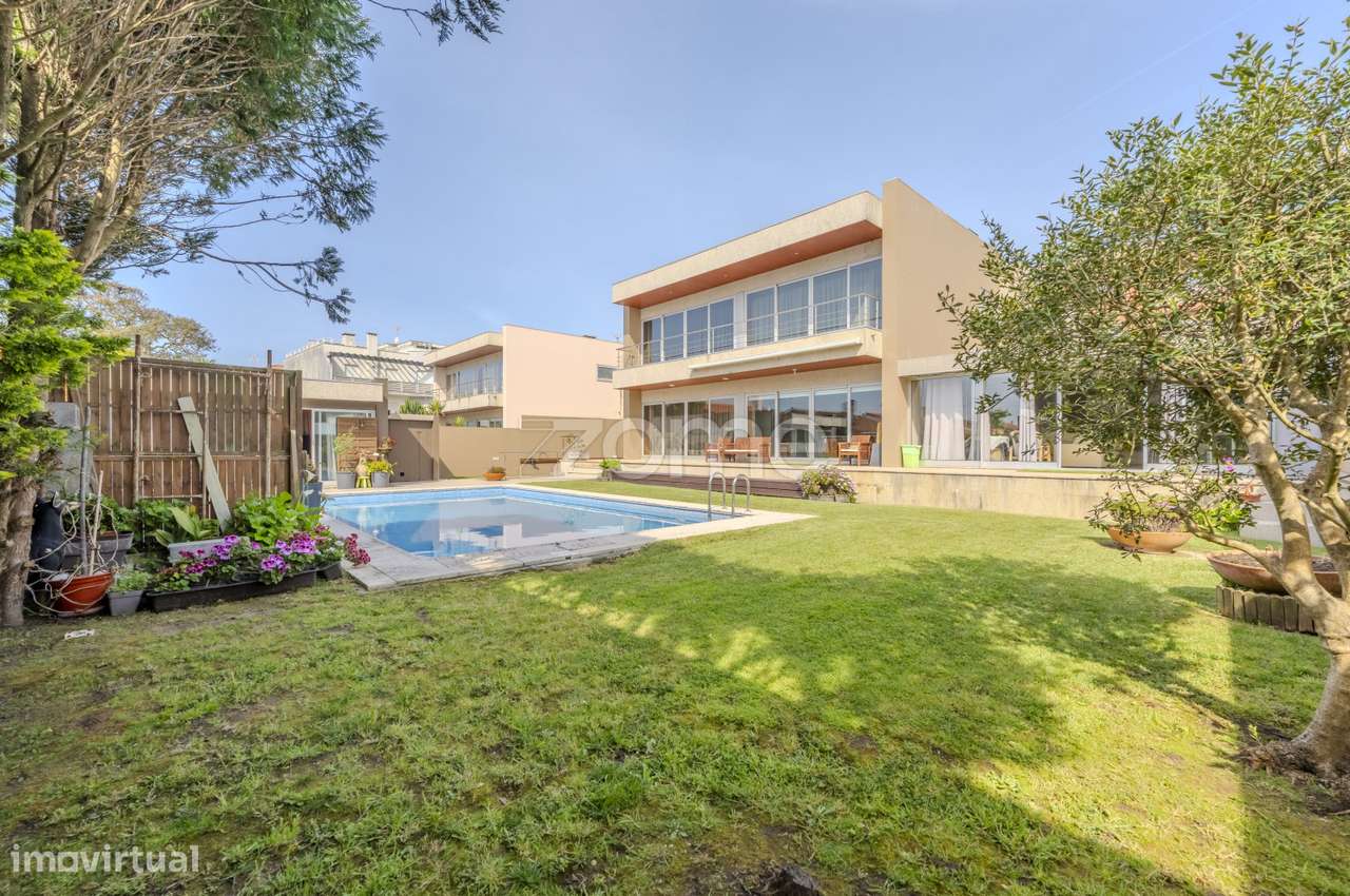 Moradia T5 com Piscina, 4 Suites e Garagem para 4 Carros em Esposende-25
