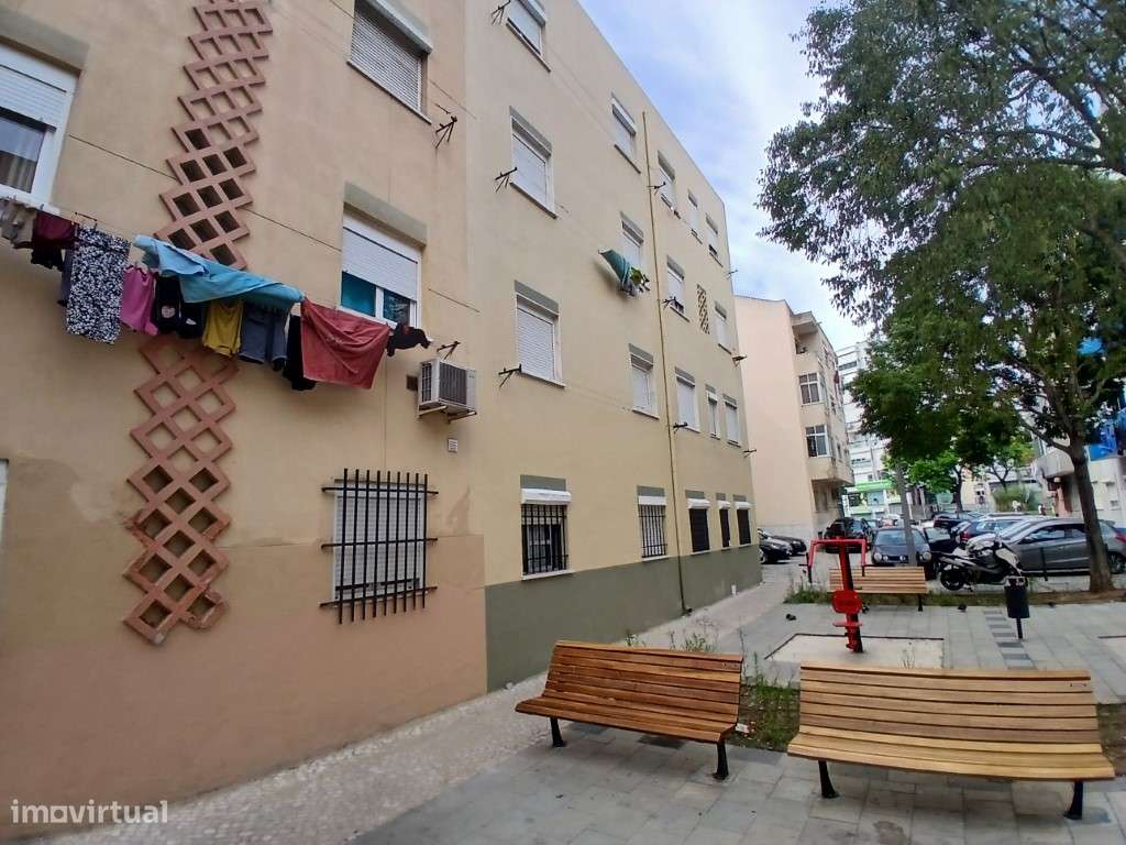 T2 renovado em Odivelas, Lisboa-18