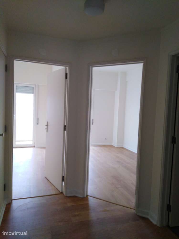 Apartamento T3 Remodelado e com vista para Monsanto - Grande imagem: 4/13