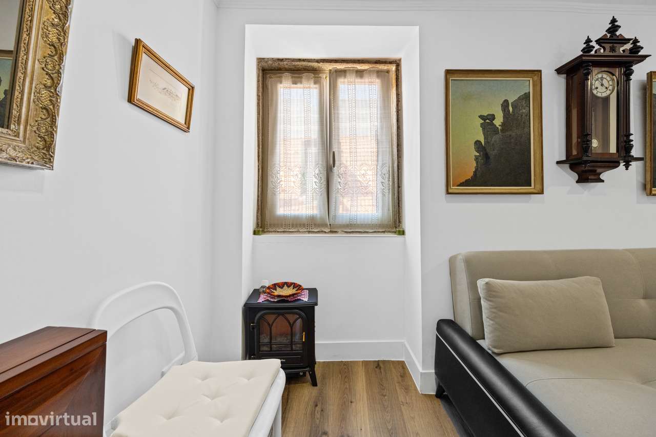 Charmoso T1 Renovado por Arquitetos no Coração do Bairro Alto!-1