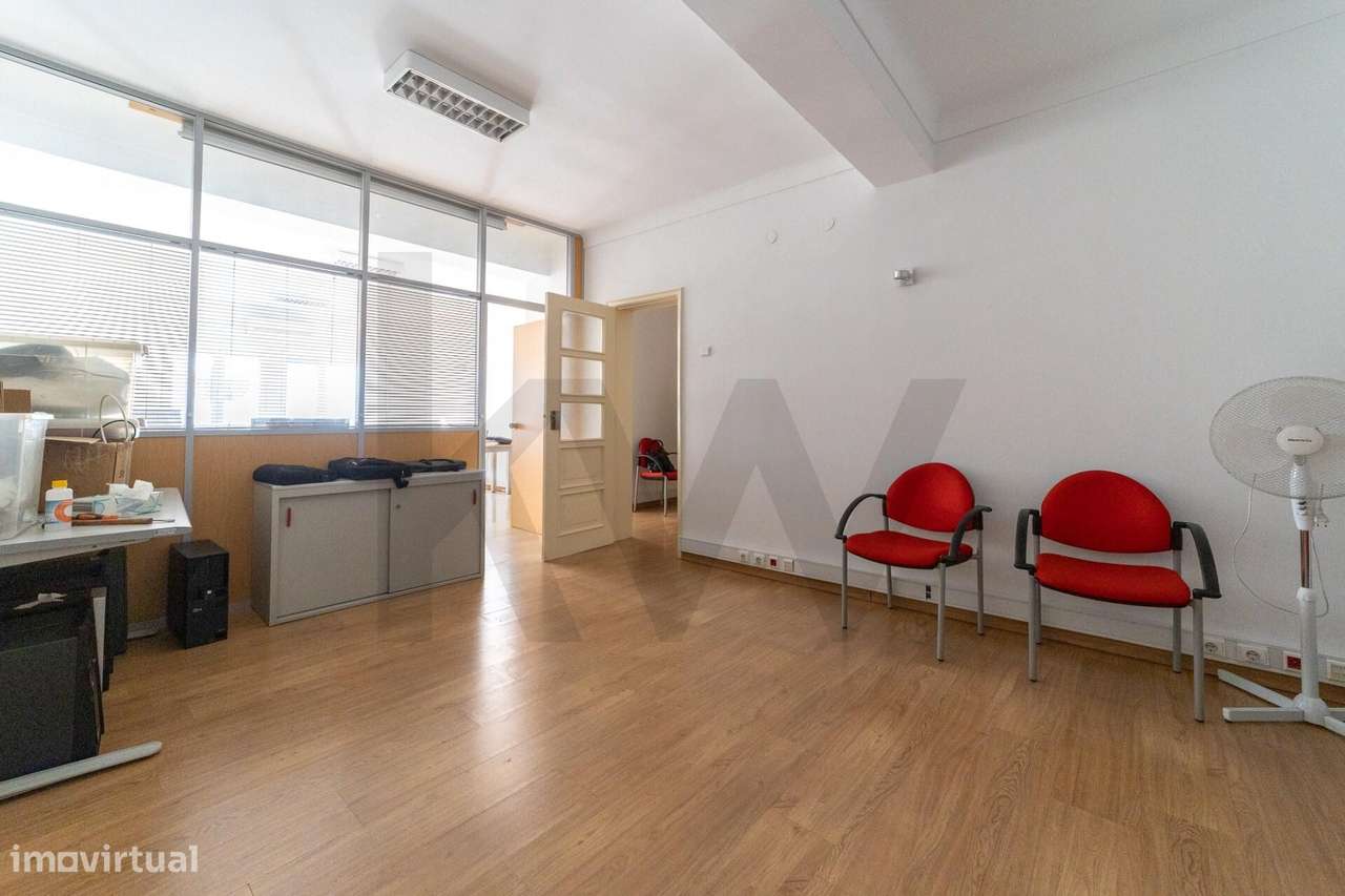Apartamento T1 na Av. Infante Santo-Lapa - Grande imagem: 5/13
