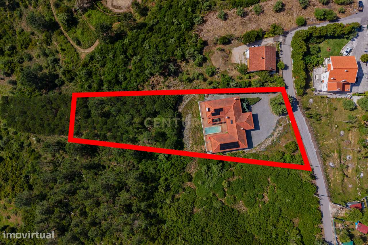 Moradia T4 com Piscina e Vista Panorâmica sobre Porto de Mós-3