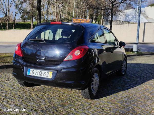 Opel Corsa Outro - 14