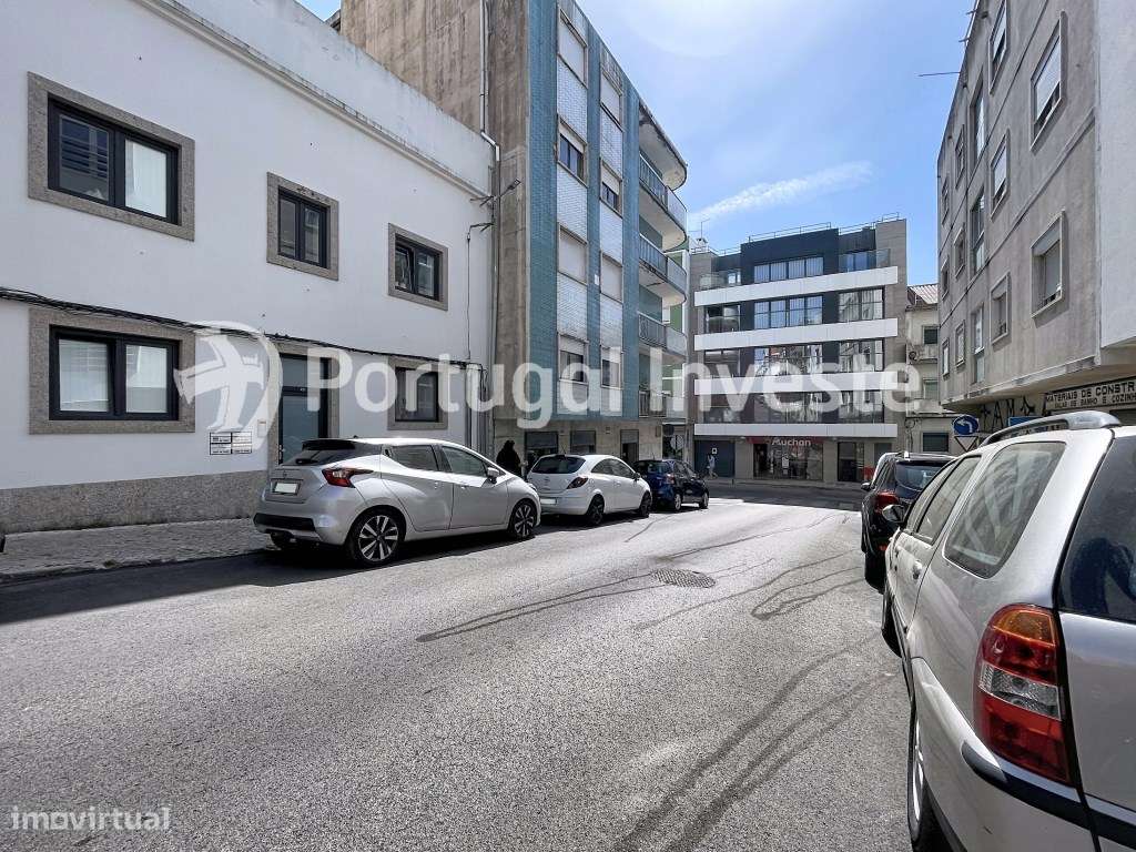 Apartamento de 5 assoalhadas na rua Capitão Leitão, Almada-31
