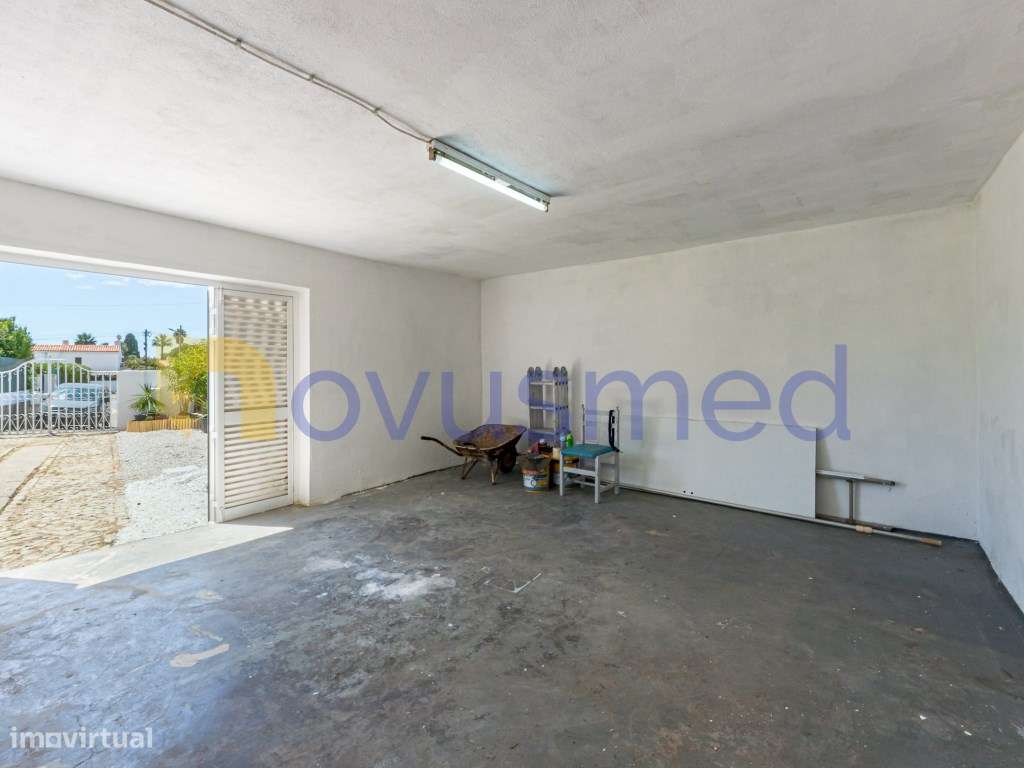 Moradia com Piscina na Zona Premium Areias São João, Albufeira-12