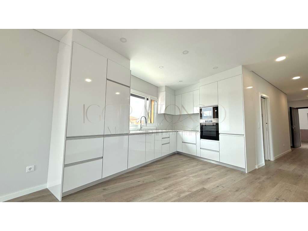 Excelente Apartamento T2 localizado na Zona Central de Azeitão-9