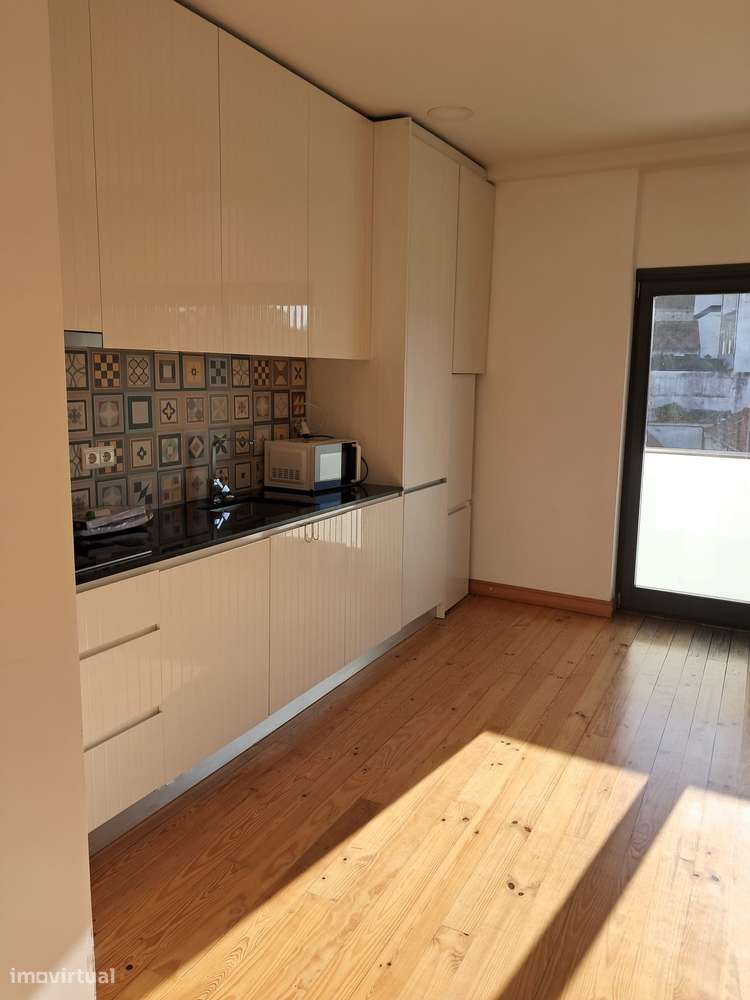 Apartamento T0 com varanda e ar condicionado em Arca d`Agua - Grande imagem: 4/14