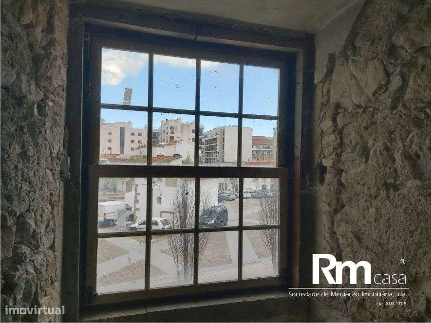 Magnifico prédio devoluto na Rua da Sofia, Largo do Terreiro da Erva-8