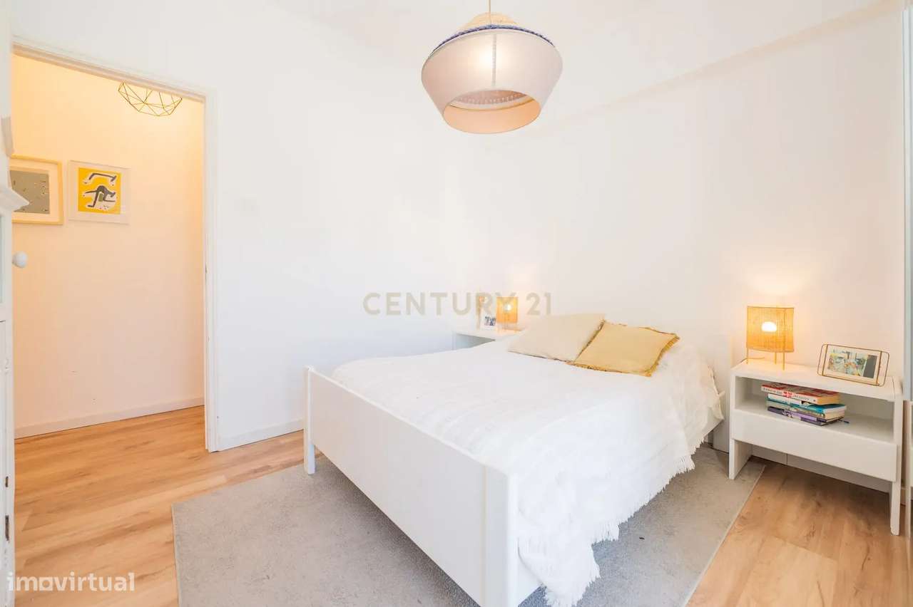 Excelente T2 Totalmente Remodelado | Monte Estoril-16