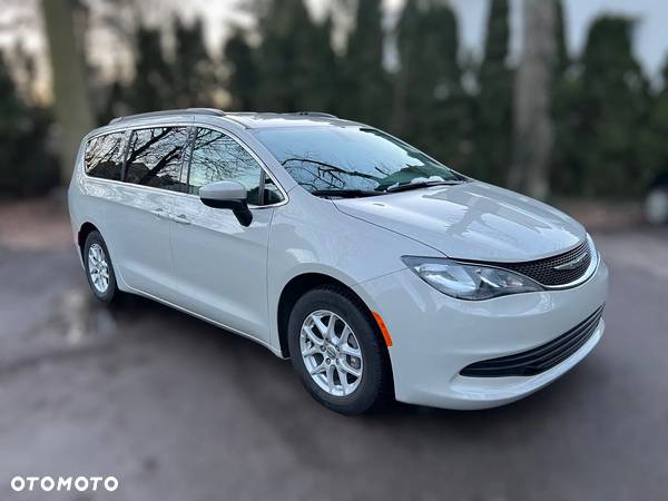 Chrysler Pacifica - 2