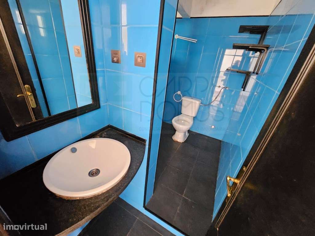 Prédio com Comércio e 2 apartamentos, em Mem Martins, Sintra-50