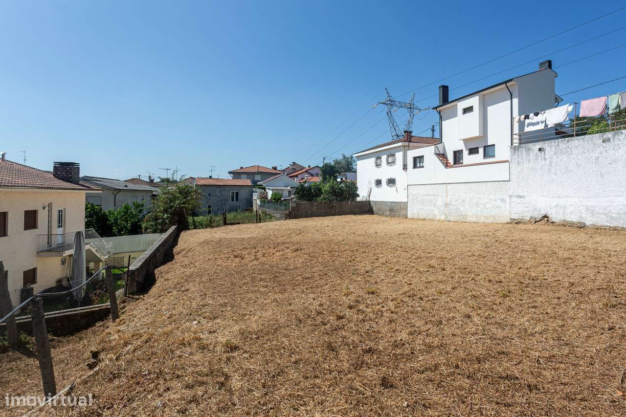 2 Moradias para restaurar, inseridas em um terreno de 2962m2, em Sandi-27