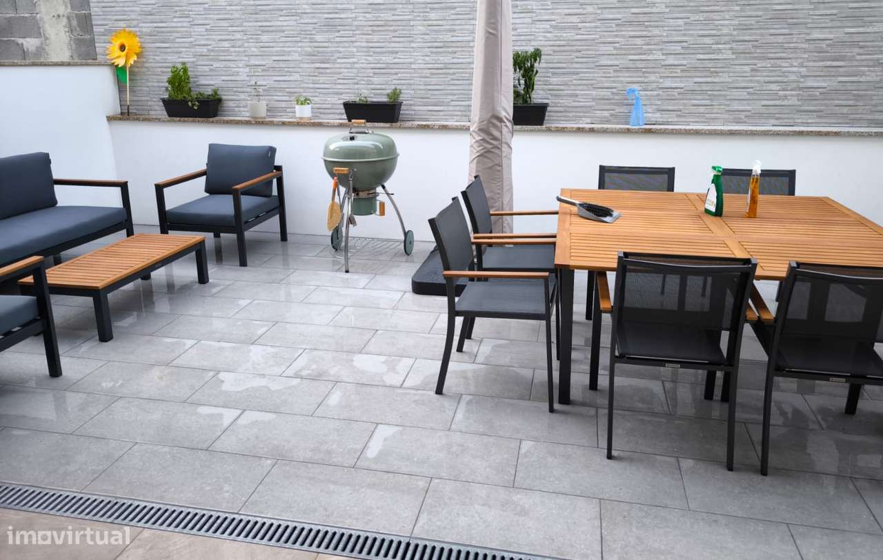 Moradia semi-nova T3+1 em Palmeira, Braga - Grande imagem: 4/27