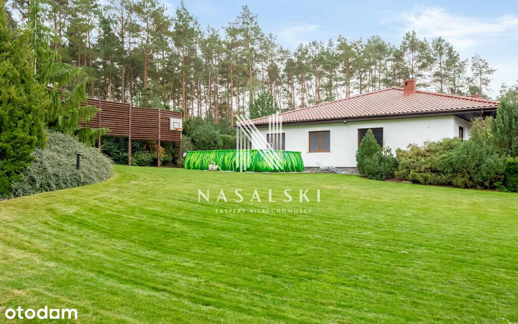 Dom z basenem i sauną na dużej działce pod lasem-4