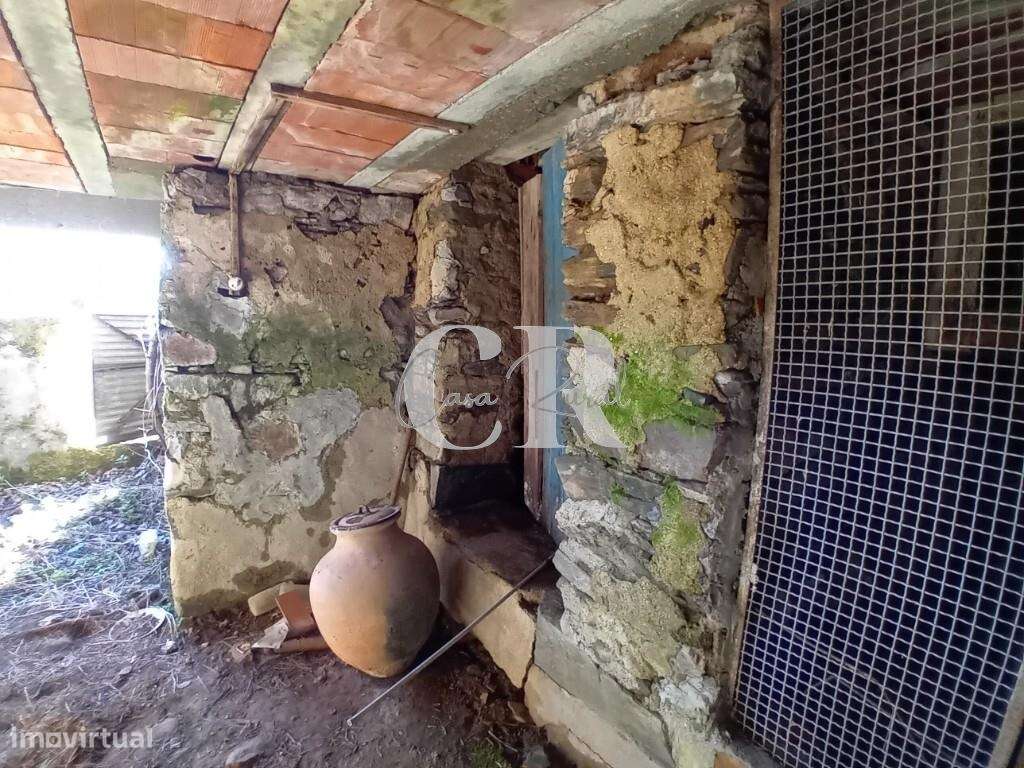 Moradia em pedra para renovação com terreno em Castanheira de Pera - Grande imagem: 5/38