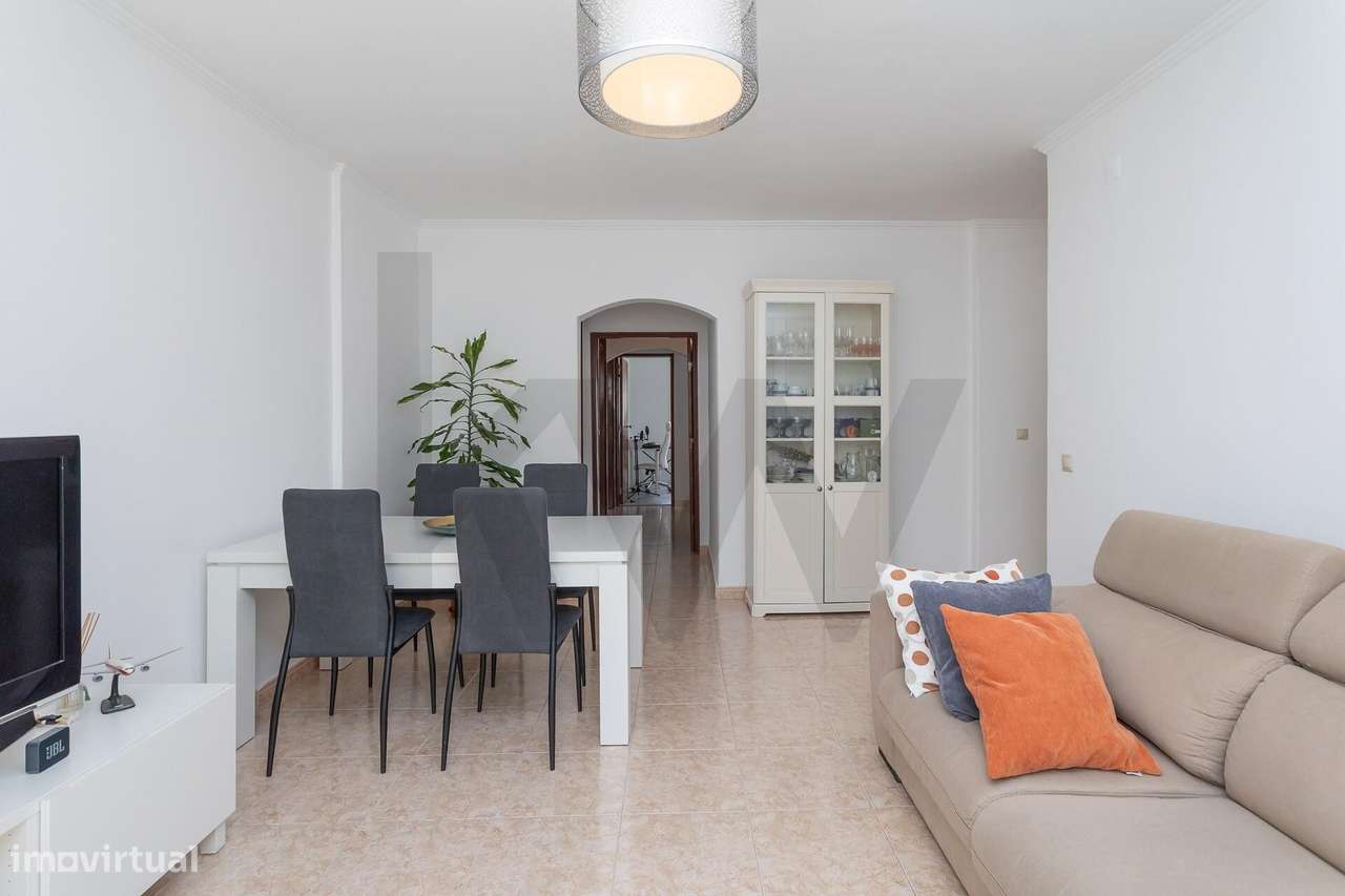 Conforto e Qualidade – T3 Remodelado na Parede - Grande imagem: 4/41