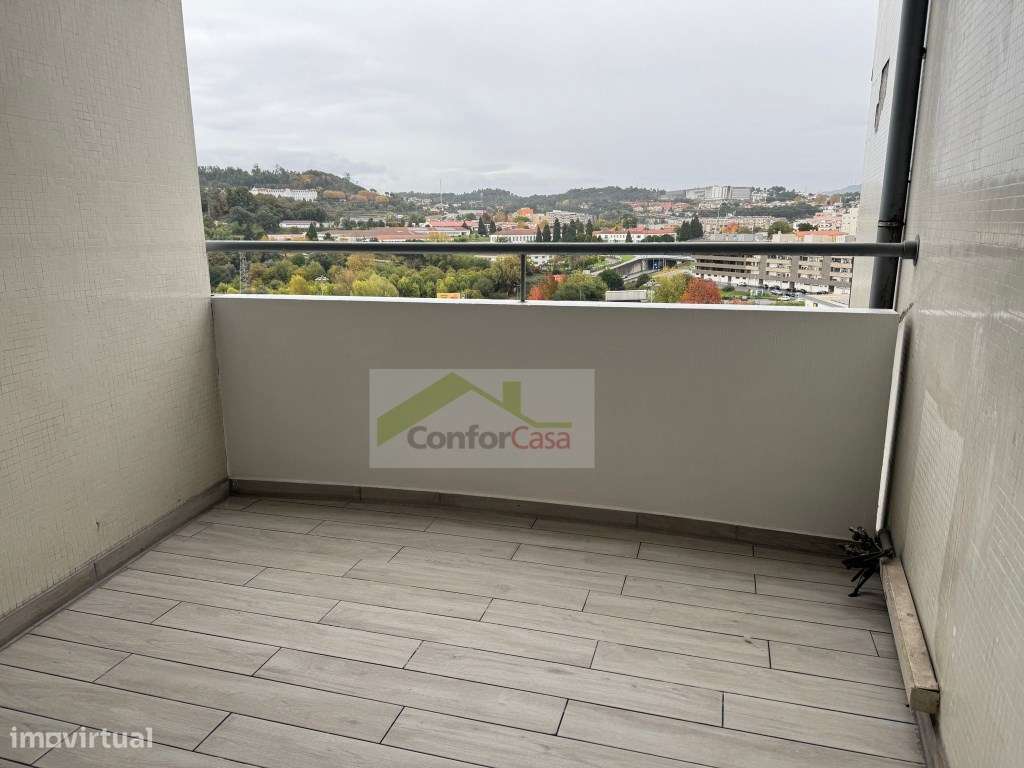 Apartamento T4 no 10º Andar em Braga - Vista Fantástica e Totalment...-9