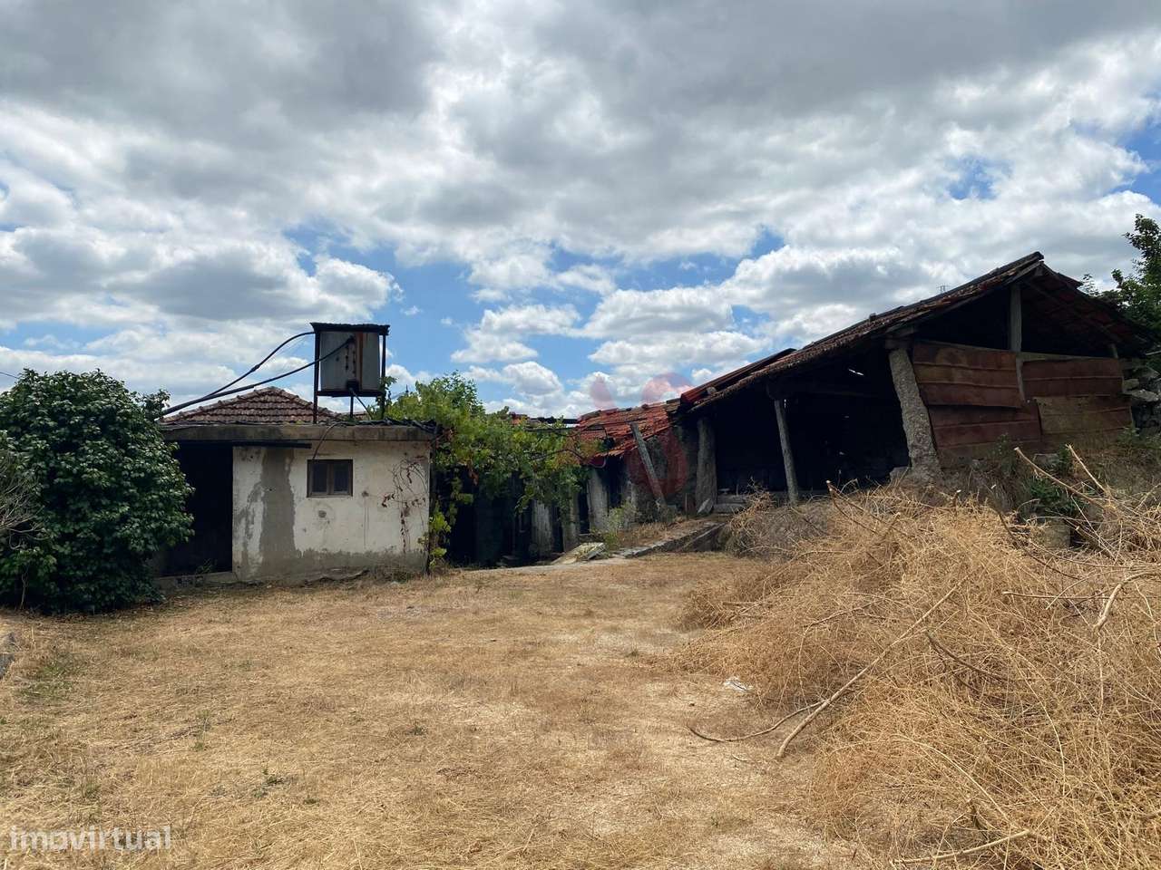 Moradia T3 para restauro em Silvares, Lousada - Grande imagem: 2/24