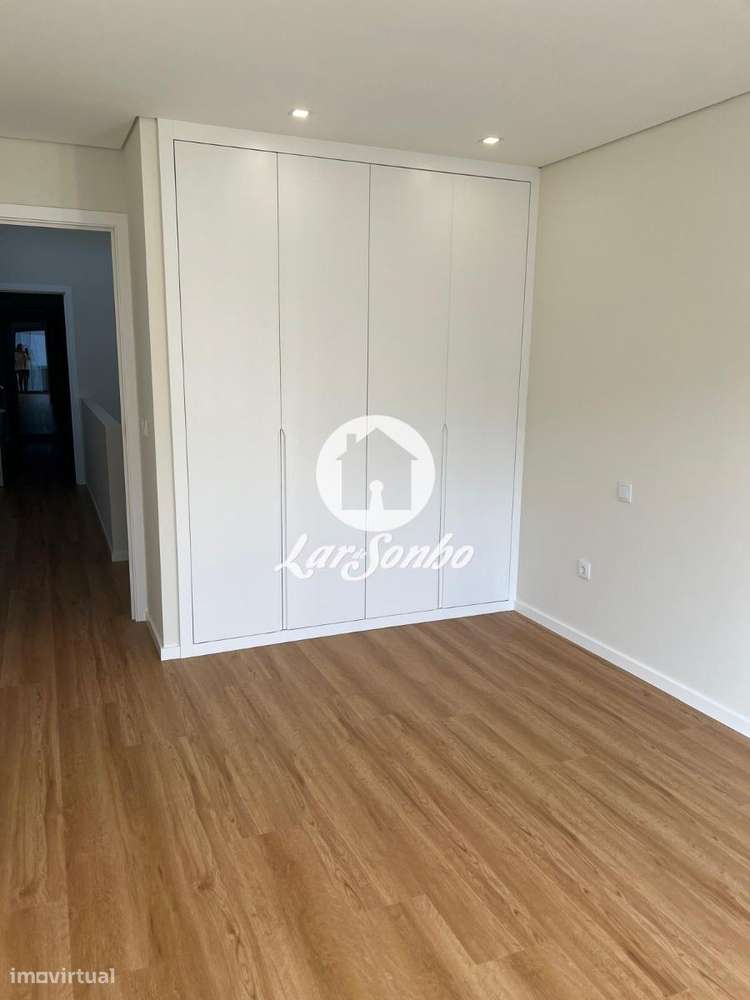 Moradia T4 Nova em Condomínio perto da Praia-4