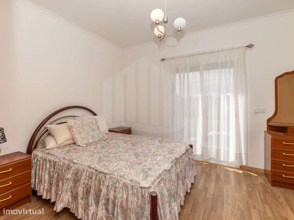 Moradia T2+1 com jardim e Sótão em Fernão Ferro-16