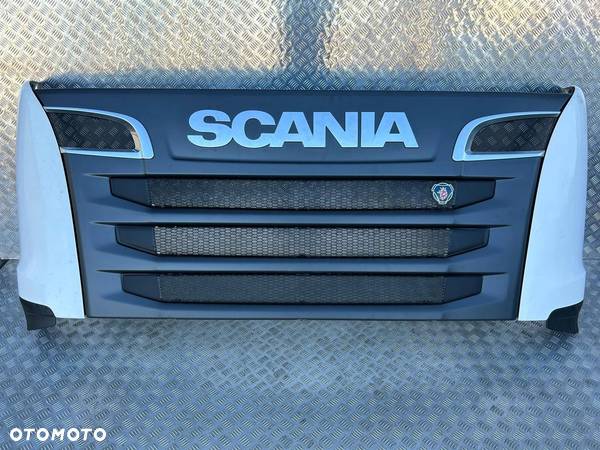 ATRAPA GÓRNA SCANIA STREAMLINE V8 KOMPLETNA - 1