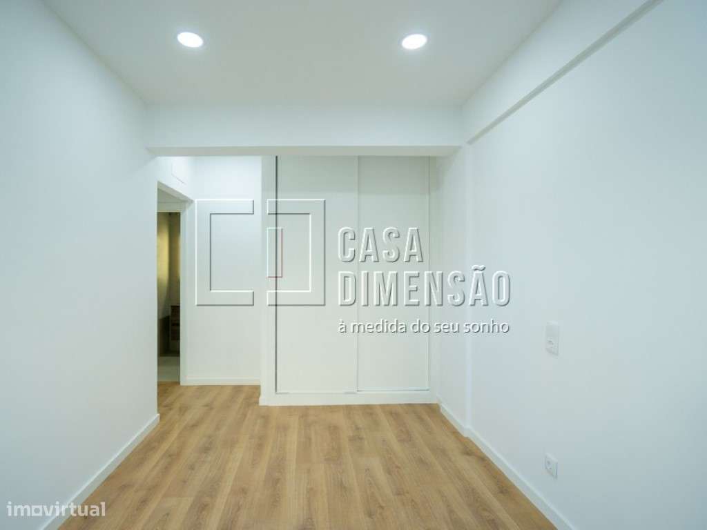 Apartamento de tipologia T3 com varanda, mobilado e equipado em Ben...-32