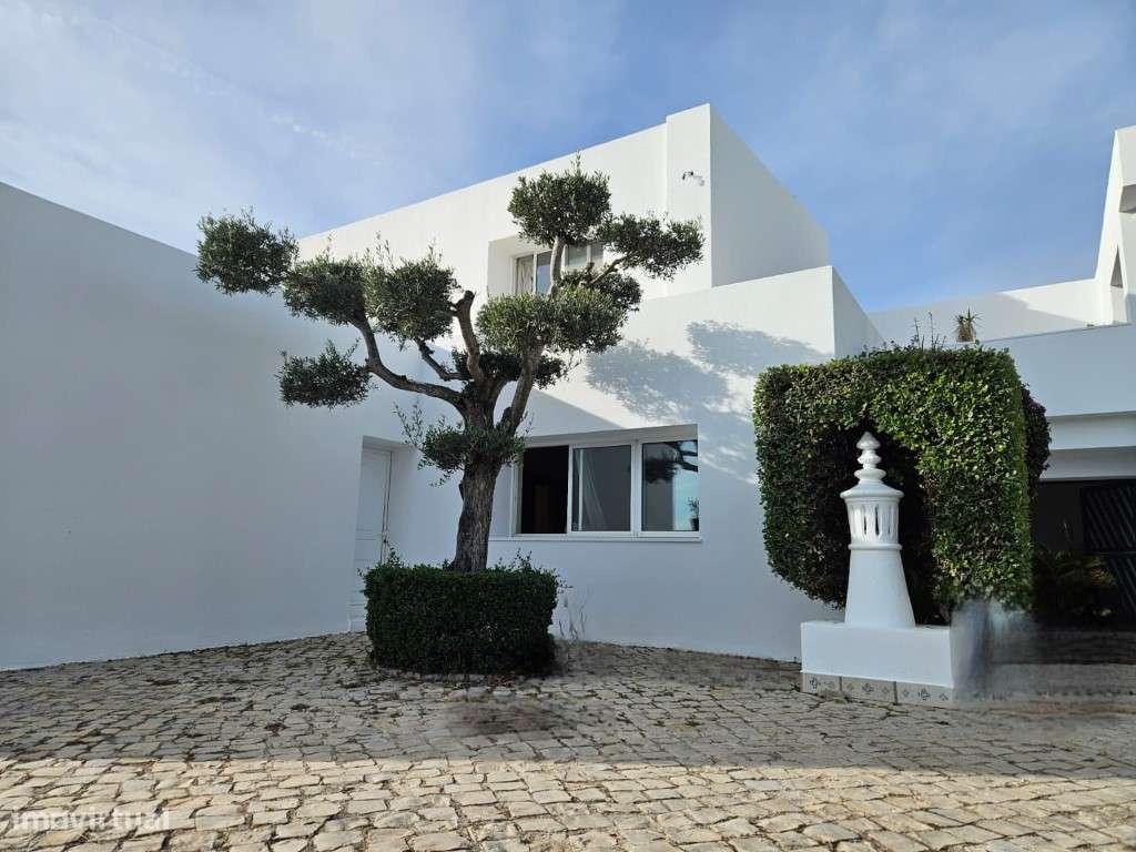 Moradia com 6 quartos, 5.200 m² de terreno e vista mar em Quarteira-8
