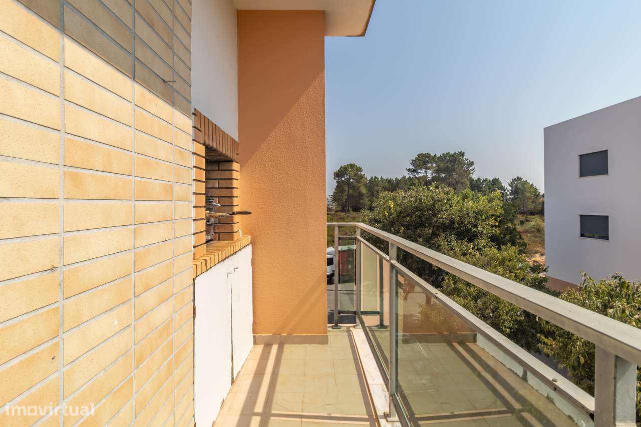 Moderno apartamento T3 com parqueamento e arrecadação-19
