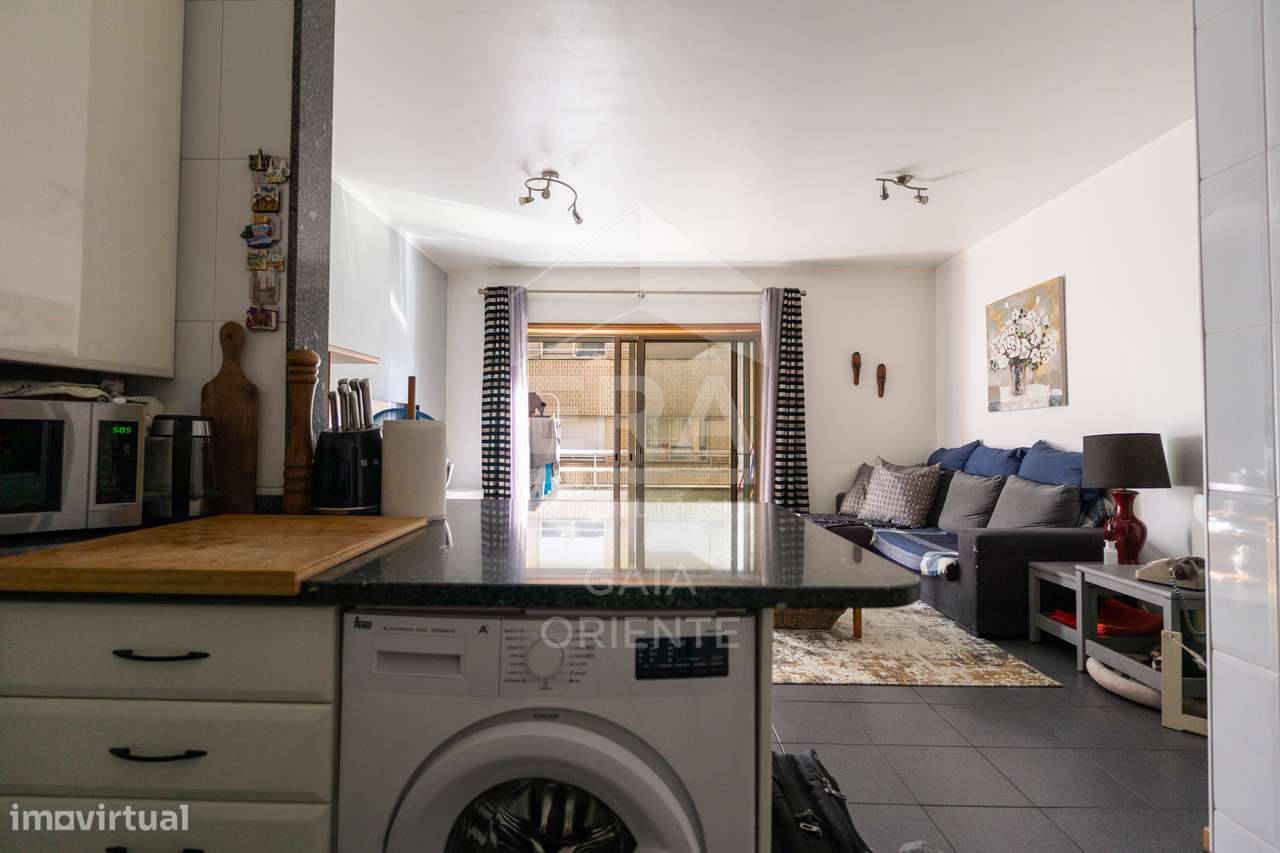 T2 com garagem e varanda junto à N1 – Seixezelo-9