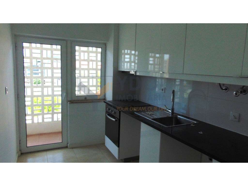 T1 Remodelado com Varanda Generosa e Excelente Luminosidade no Alto...-3